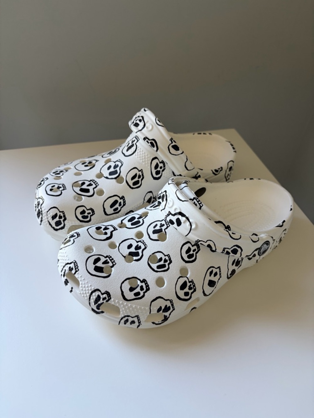CROCS Skull Classic Clogs - Picture 4 of 9